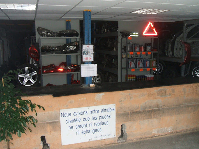 Aperçu des activités de la casse automobile CEDRIC PIECES AUTOS située à CHATEAUNEUF-LES-MARTIGUES (13220)